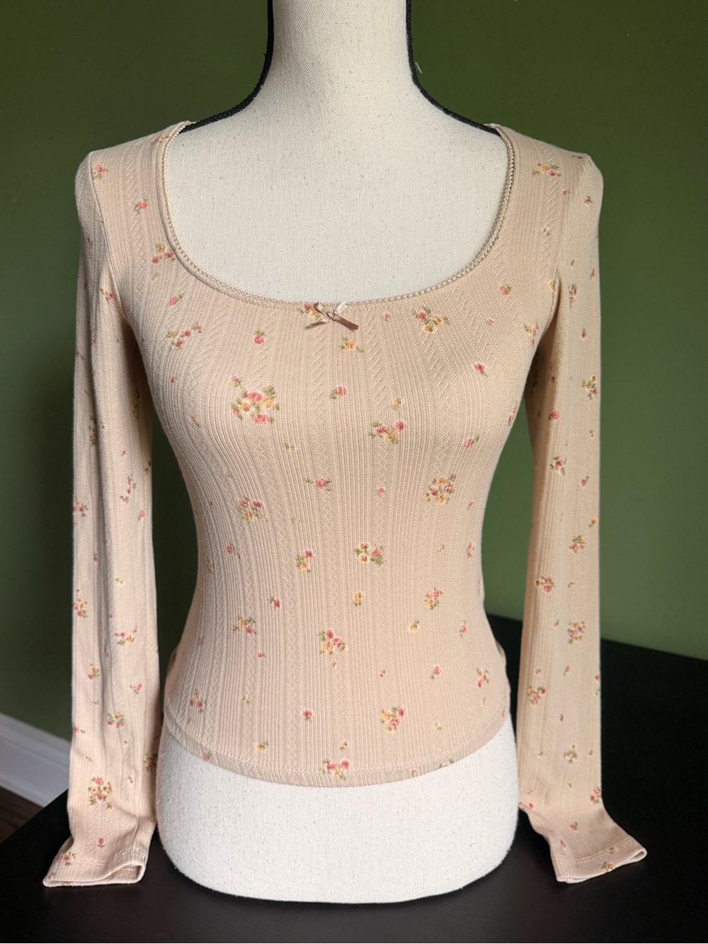Ambiance Beige Floral Scoop Neck Long Sleeve Top - Small